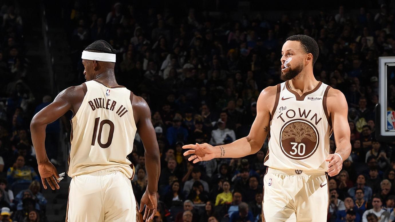 3人20+大胜魔术，胜率重回50%！库里26+6，巴特勒21分，穆雷20分