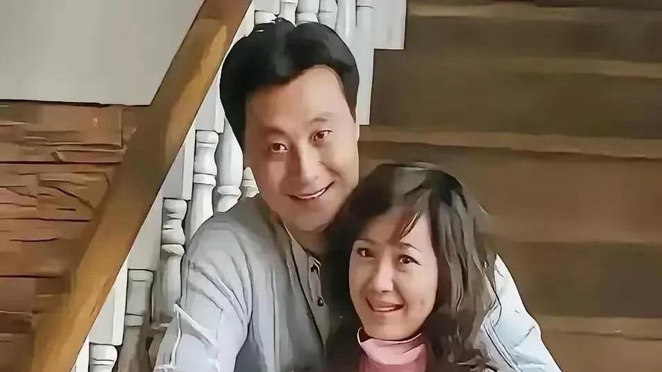 娱乐圈真是炸了！一对神仙眷侣，结婚十三年，居然是演的！男的每次拿奖都哭着谢老婆，