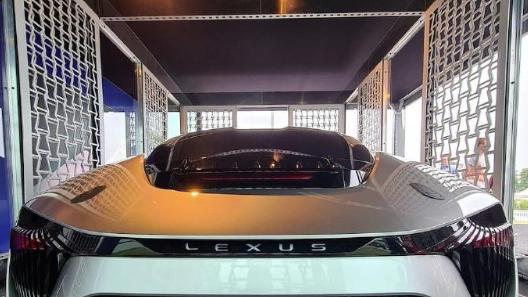 丰田章男：电车反对者，打造了一款高端雷克萨斯油车！