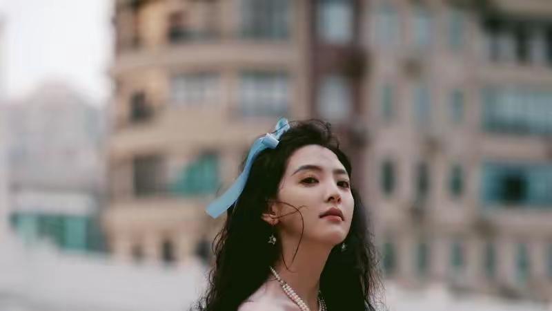 章若楠的身材，清新质感里的性感张力，穿衣显瘦脱衣有料。