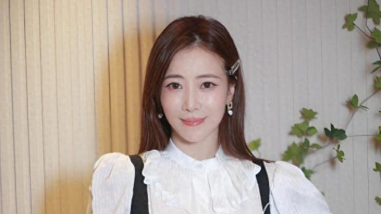 50岁陈紫函：嫁小9岁戴向宇为妻，恩爱相伴9年，求子之路太心酸