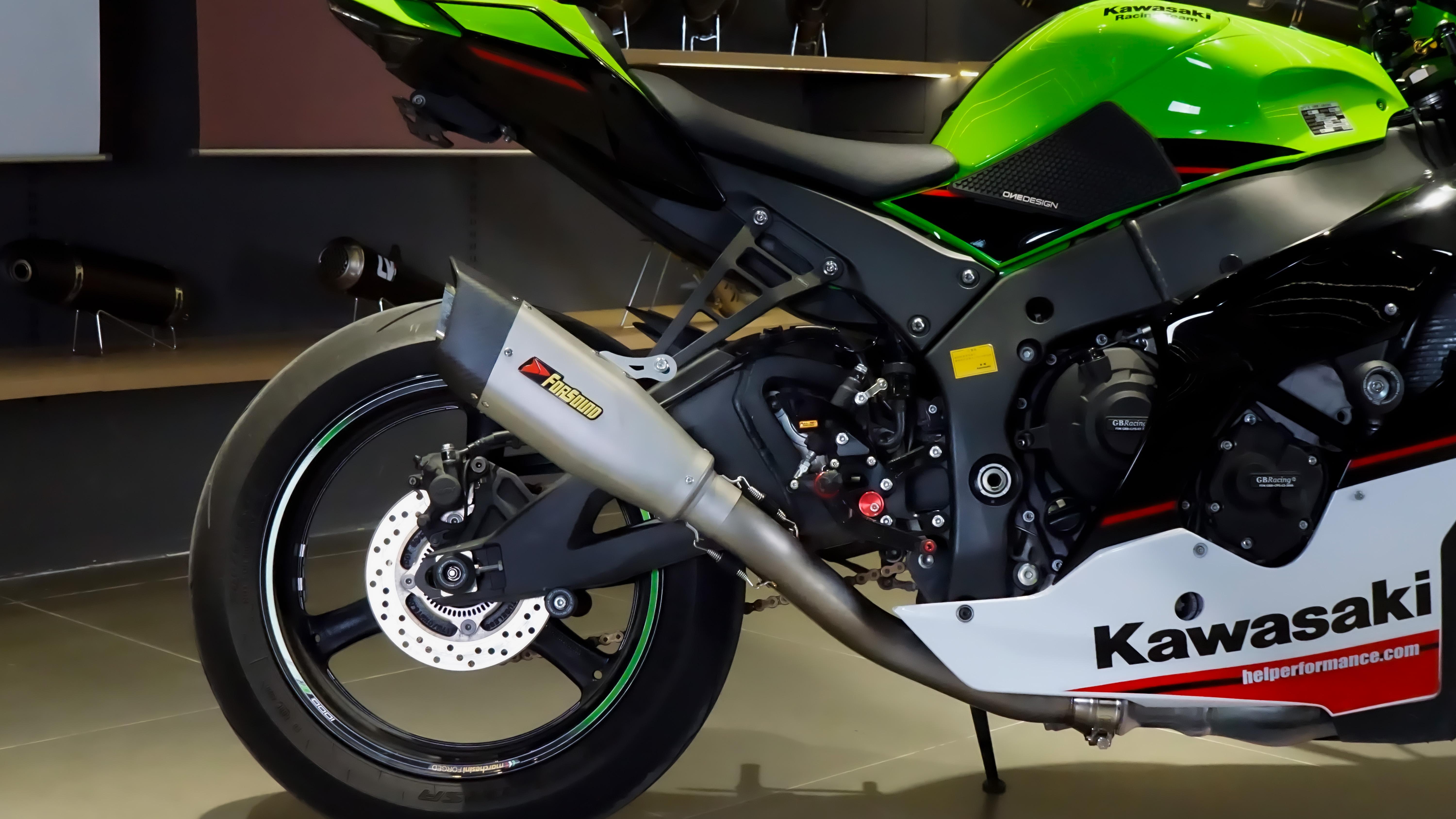 川崎ZX-10R：赛道暴力的终极载体