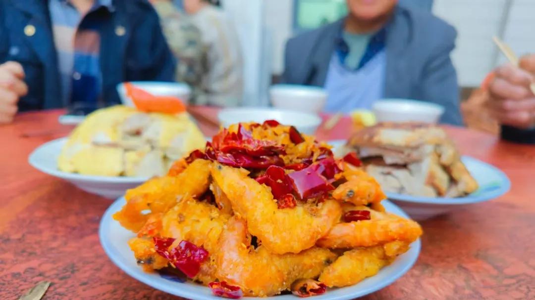 老公同事来家里吃饭，我花350做了12个菜，同事：全是硬菜