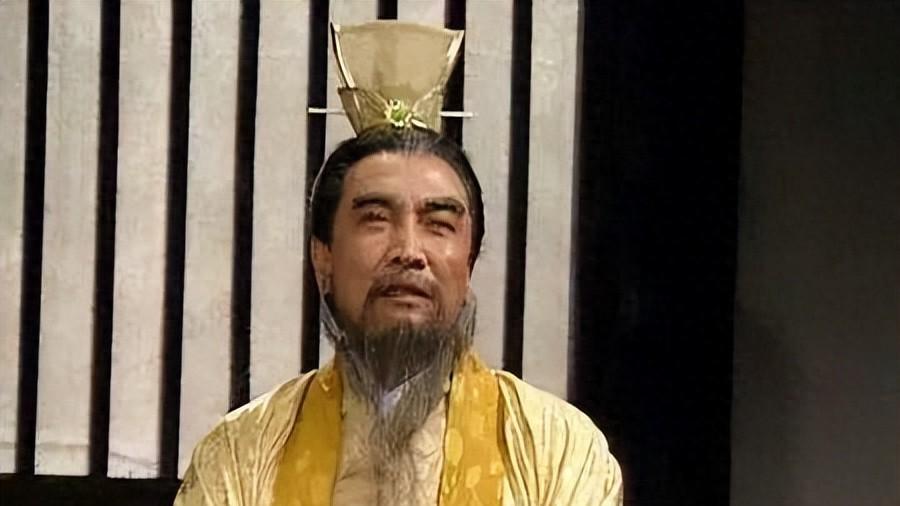 在这乱糟糟三国里，曹操却统一了北方成就霸业，他当代启示是什么