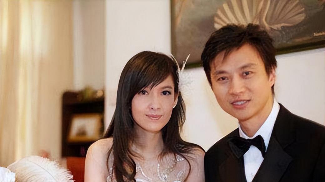57岁周慧敏不再隐瞒！无儿无女的她宣布重大决定，与倪震大有关系