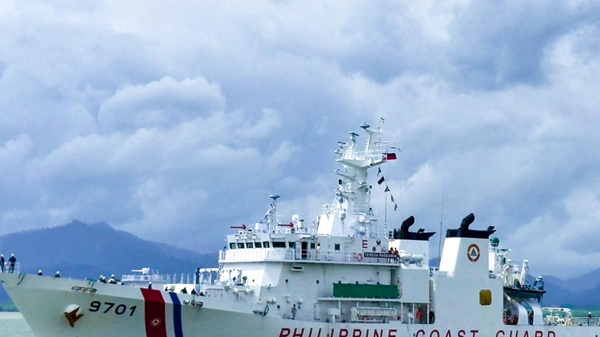 进攻是最佳防守，中国万吨巨舰搅动菲律宾海域风云