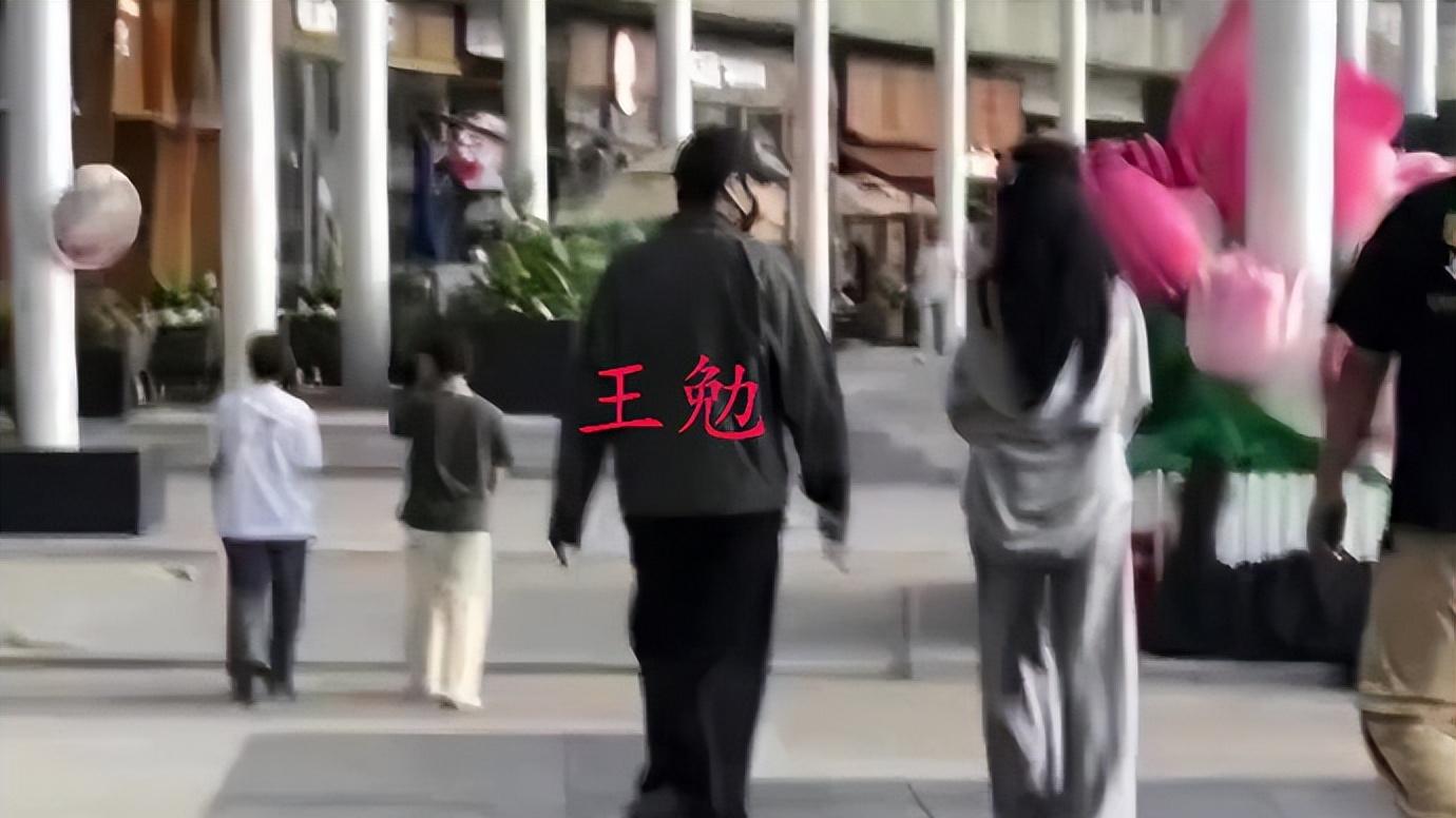 王勉和美女约会，陈赫问他和谁逛街，网友：疑似易梦玲