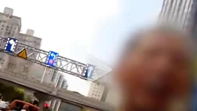 上海男子闯红灯被撞反怪司机，交警一句大实话点醒千万人！