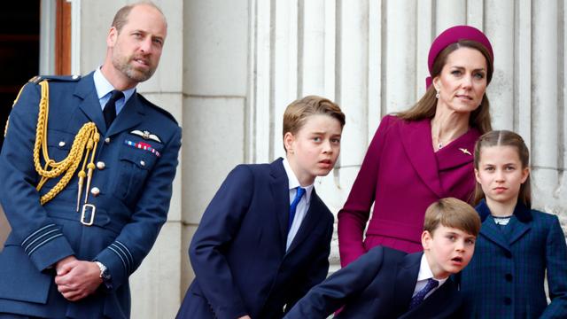 7岁路易王子彻底变乖了！颂歌会全程端庄，威廉凯特对他最宽松