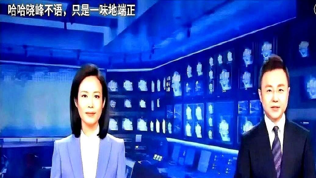 新闻主播刚强话筒故障淡定播报



《新闻联播》惊现话筒“造反”，刚强老师临危不