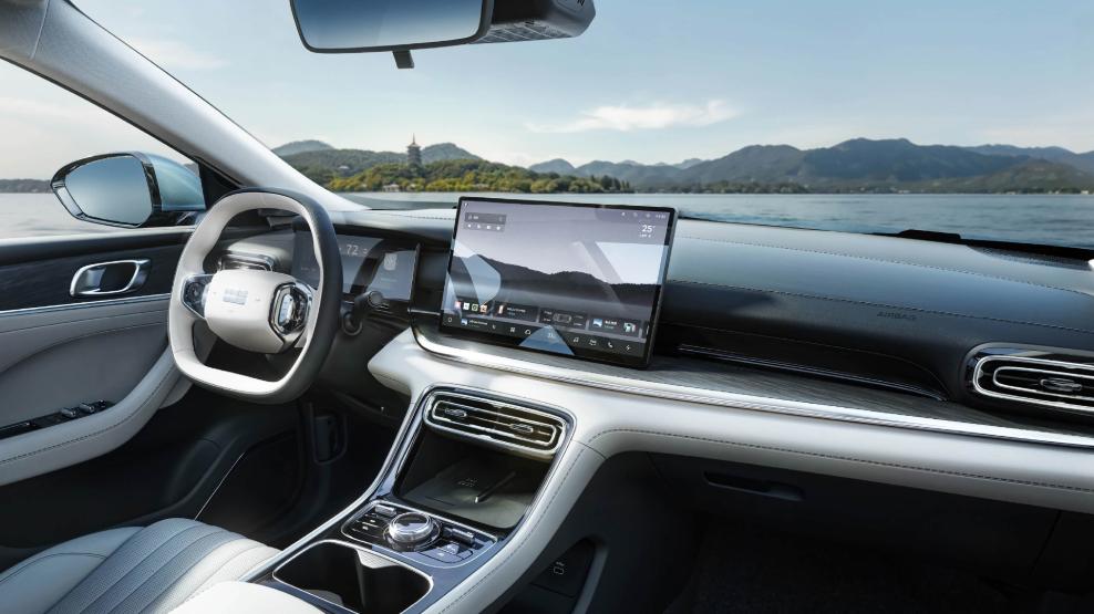 李书福“利刃出鞘”，6.88万大混动新车上市，超高颜值！