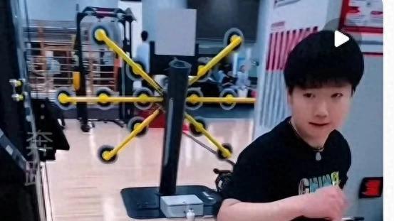 国乒体能教练分享从新加坡到深圳亚洲杯：孙颖莎每天真的很努力