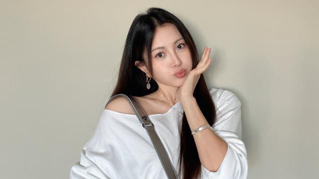 包贝尔夫妇官宣二胎，娱乐圈再添喜讯，网友热议不断