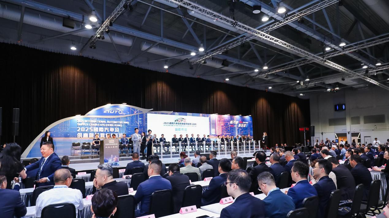 魏牌全新高山亮相香港车博会，国产MPV开启高端出行新时代