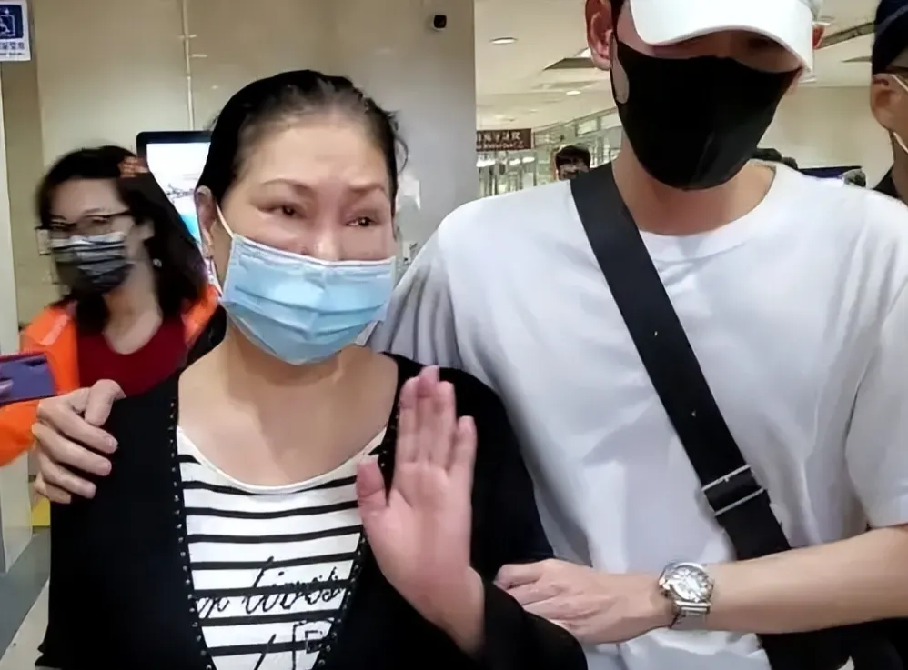 马筱梅为小玥儿兄妹发声，汪小菲一招取胜，s妈又哭上了