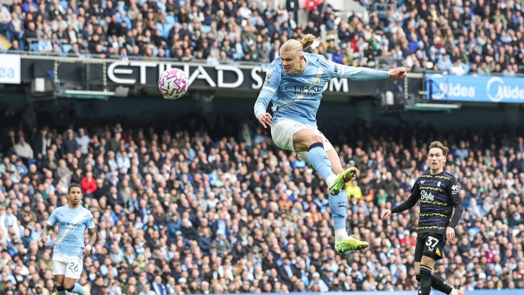 英超-哈兰德梅开二度萨维尼奥献助攻 曼城2-0胜埃弗顿