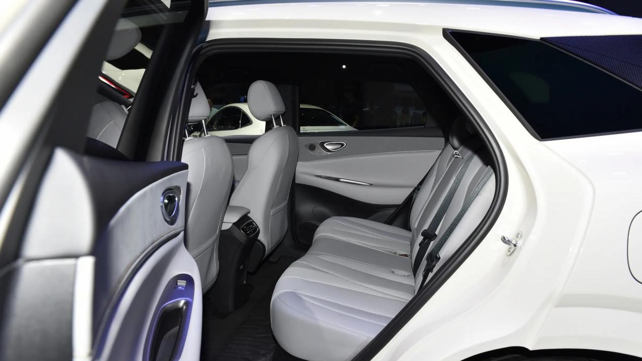 想要插混冬季用车经济又省心，海狮06DM与长安启源Q07激光版选谁