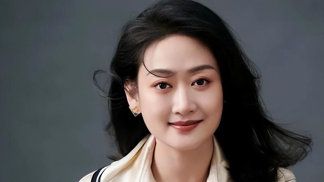 古装男神黄海冰：错过琼瑶爆红机会，二婚“小关之琳”竟靠蹭饭？婚姻真相曝光！