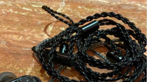 4款有线耳机，具有传达音乐细节和轻感的能力