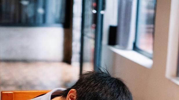 24岁易烊千玺金鸡封帝：从顶流偶像到实力影帝的破茧之路