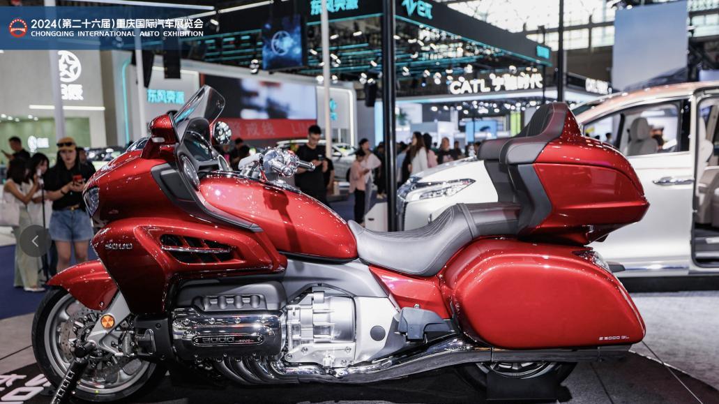 慢骑大赛趣味来袭，试驾爆款新车，赢取碳纤维联名头盔！