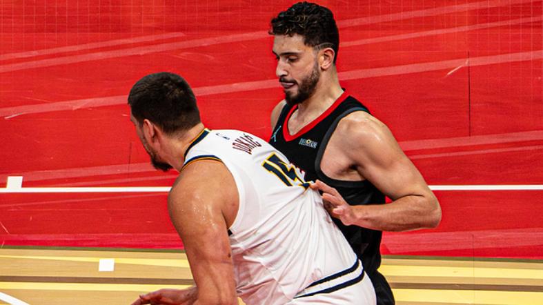 场均30分13板11助，NBA超级纪录近在咫尺！这就是你值3.5亿顶薪的原因