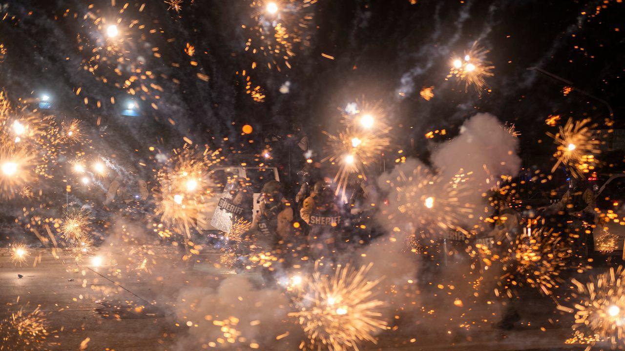 ​特朗普向洛杉矶部署2000名国民警卫队，抗议活动升级！