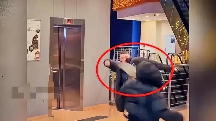 美军在日韩两国闹事不断，这可不是什么新鲜事。前一阵在韩国首尔闹完，现在又跑到日本