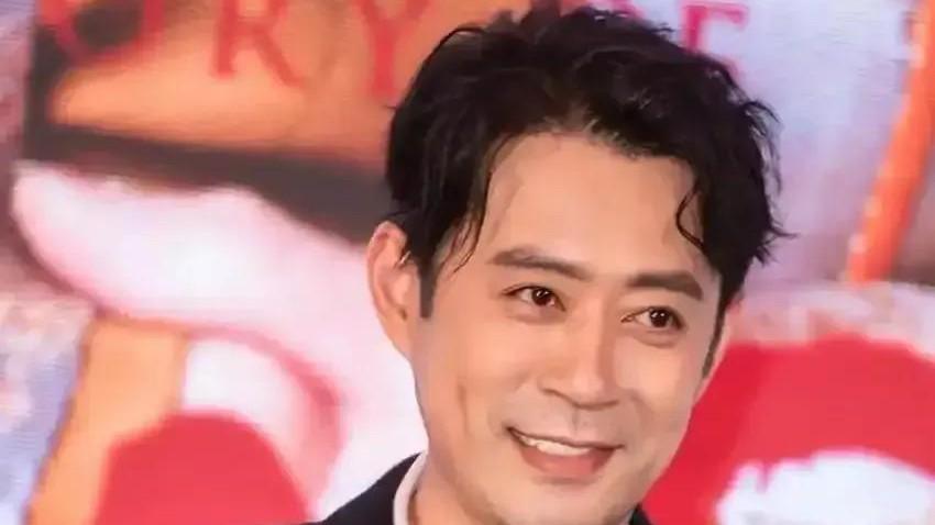 53岁刘钧自曝离婚！一个人住北京郊区大别墅，前妻去年才生三胎