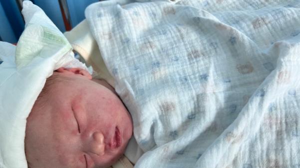 “太能睡”的宝宝，可能大脑在发出“危险信号”，莫大意