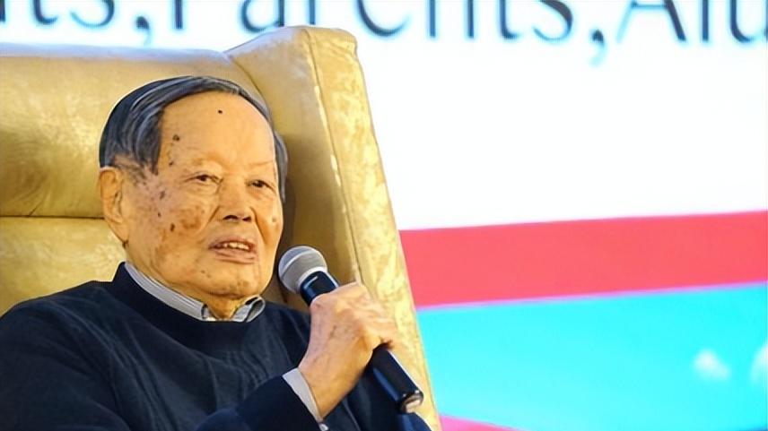杨振宁的落叶归根：逝后爱国心引爆全民致敬潮