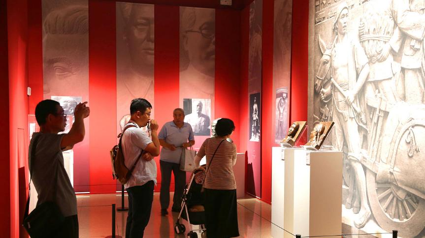 穹游导览机：0.3 秒无感触发，逛展不追导游