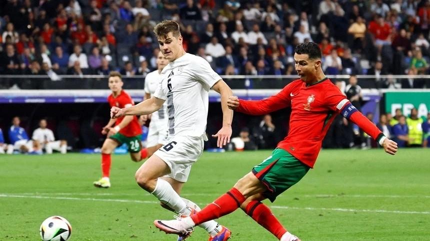 C罗40岁仍狂飙：千球倒计时，传奇永不谢幕