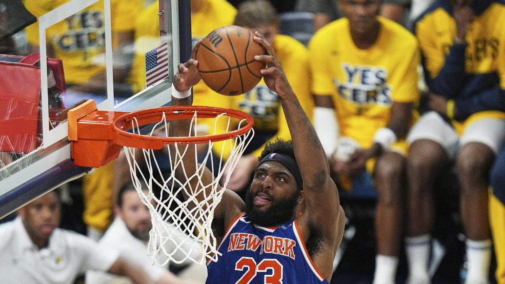 篮板抢爆外星人的米罗，不只是史上最极端球星，还抱着炸弹前行