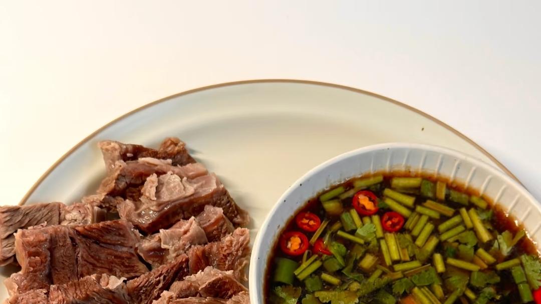 白切牛肋条：一口咬下的家常至味与温暖时光