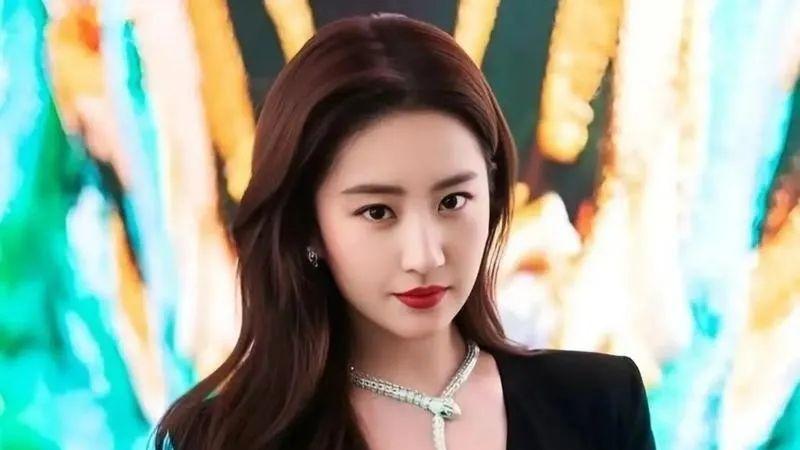 赵露思、baby在她面前直接黯淡无光，这才是人间富贵花该有的样子！