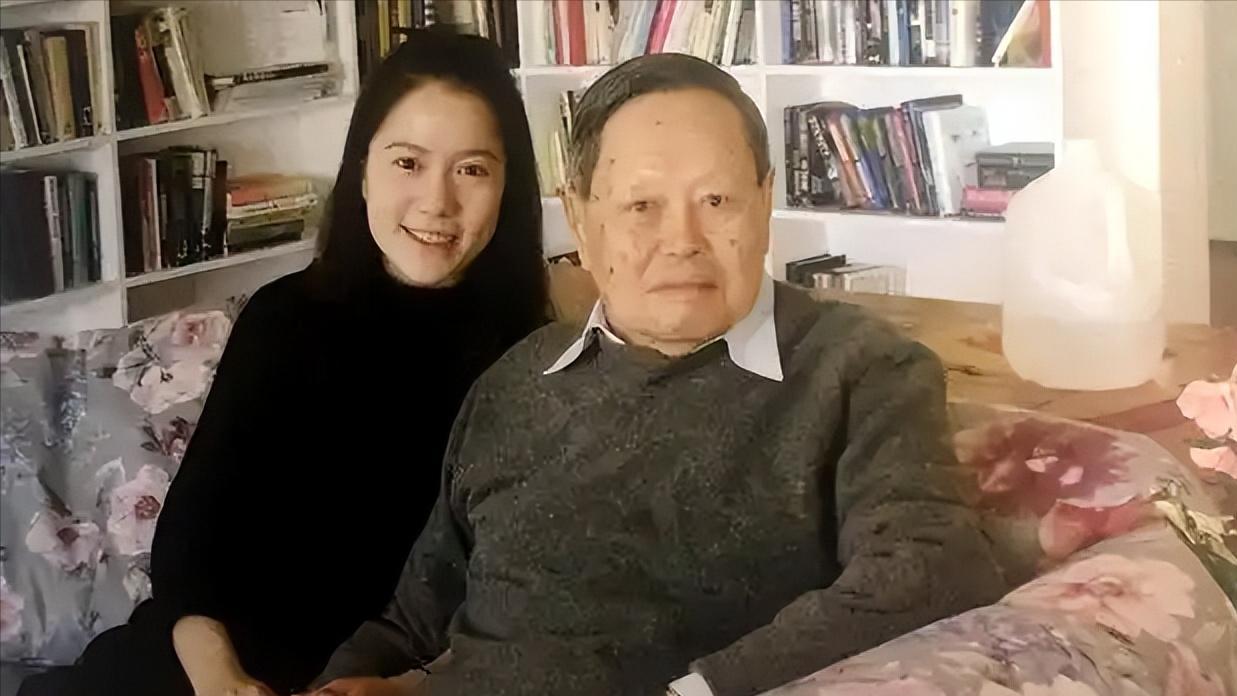 54岁爷孙恋逆袭！103岁杨振宁越活越年轻，翁帆幸福打脸众人！