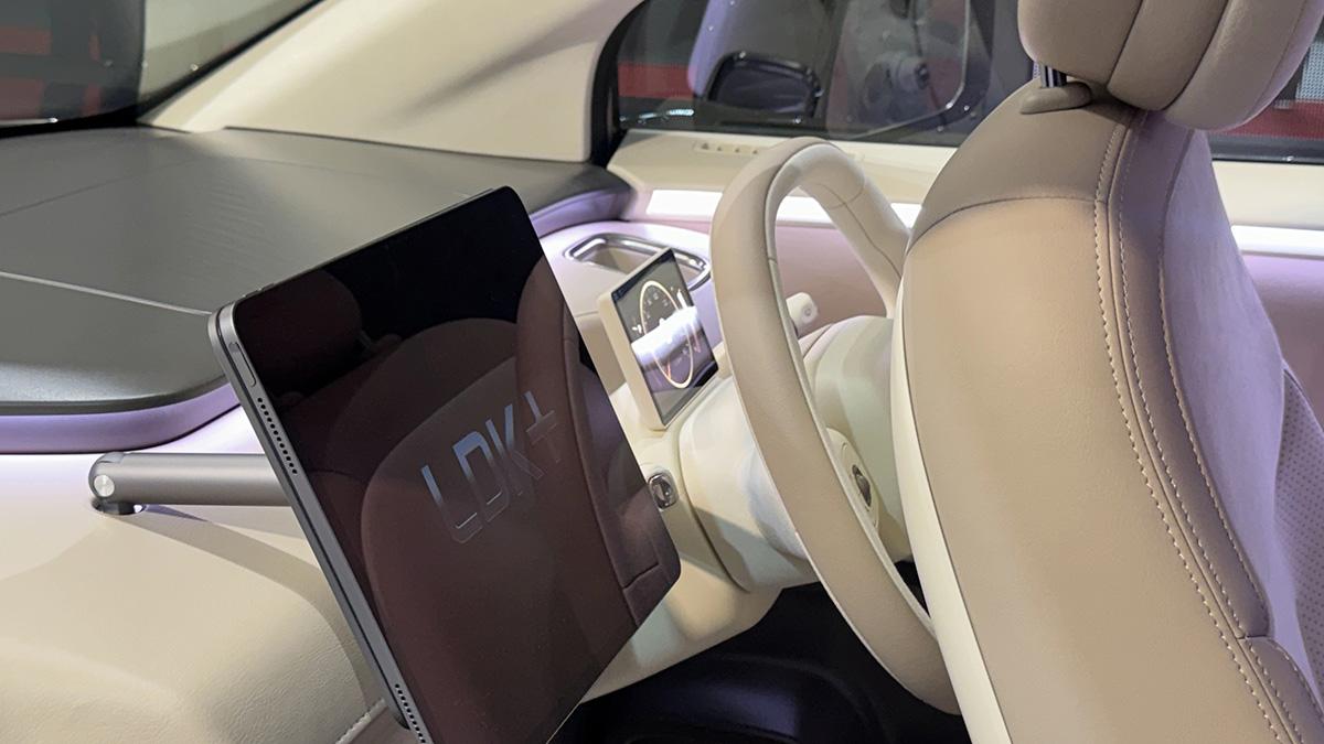 又一跨界造车者：夏普MPV实车亮相，侧滑门，2+3座椅，配家庭影院