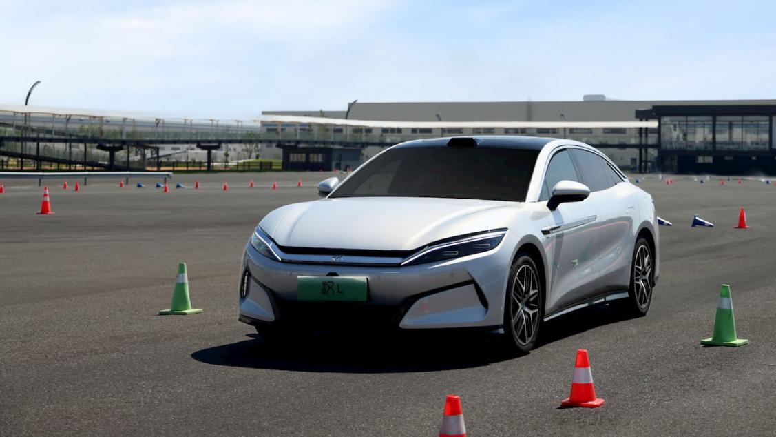 全球首家，比亚迪为智能泊车兜底，车主放心开