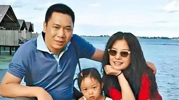 赵薇离婚背后：从小燕子到资本弄潮儿，人最难逃脱的是“贪嗔痴”