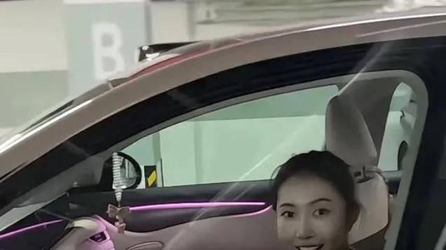 刘能小儿子为老婆买车，女方未拿驾照引争议