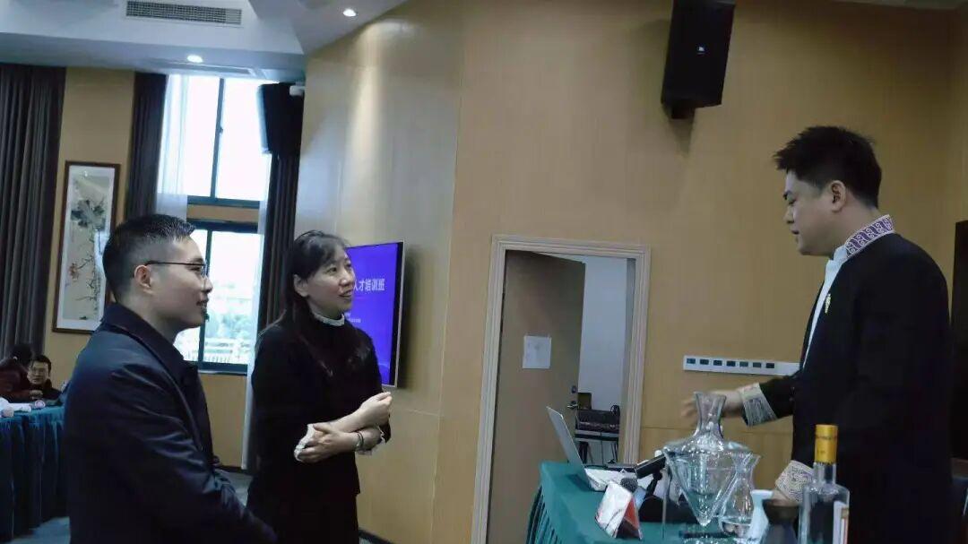 李航院长与两岸酒业人才共研白酒侍酒艺术