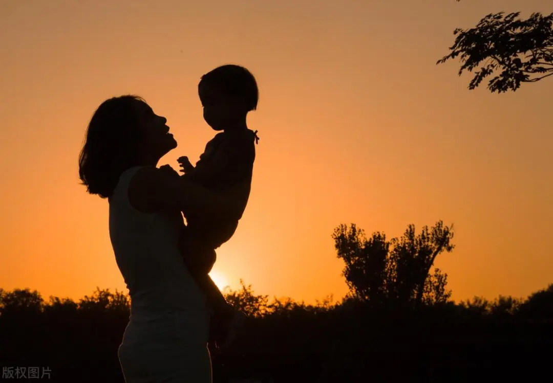奶奶去世，婆婆不让我回家奔丧，婆婆去世，我没去葬礼，老公说我冷血自私，我：跟你家学的