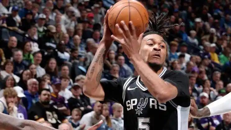 场均19+5+7，马刺三巨头确定了，他21岁便展露球星相