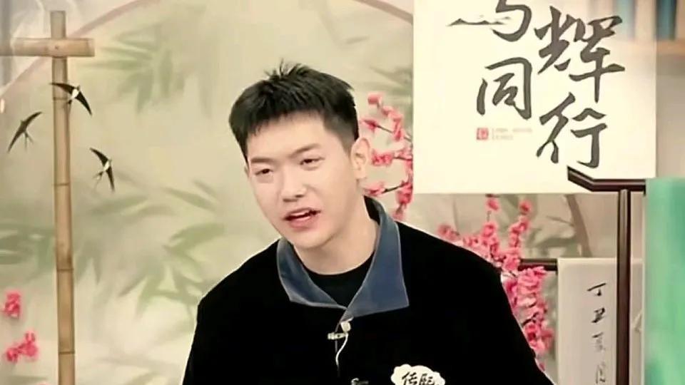 宇辉要求主播多和网友互动



与辉同行直播间最近有点不一样！主播们现在积极回答