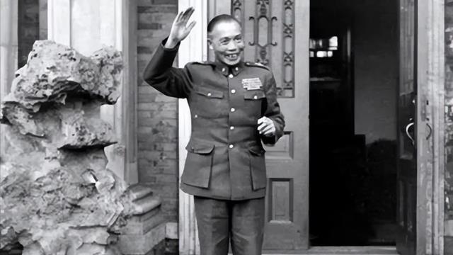 1965年，毛主席宴请刚回国的李宗仁，问：你知道我靠什么吃饭吗？