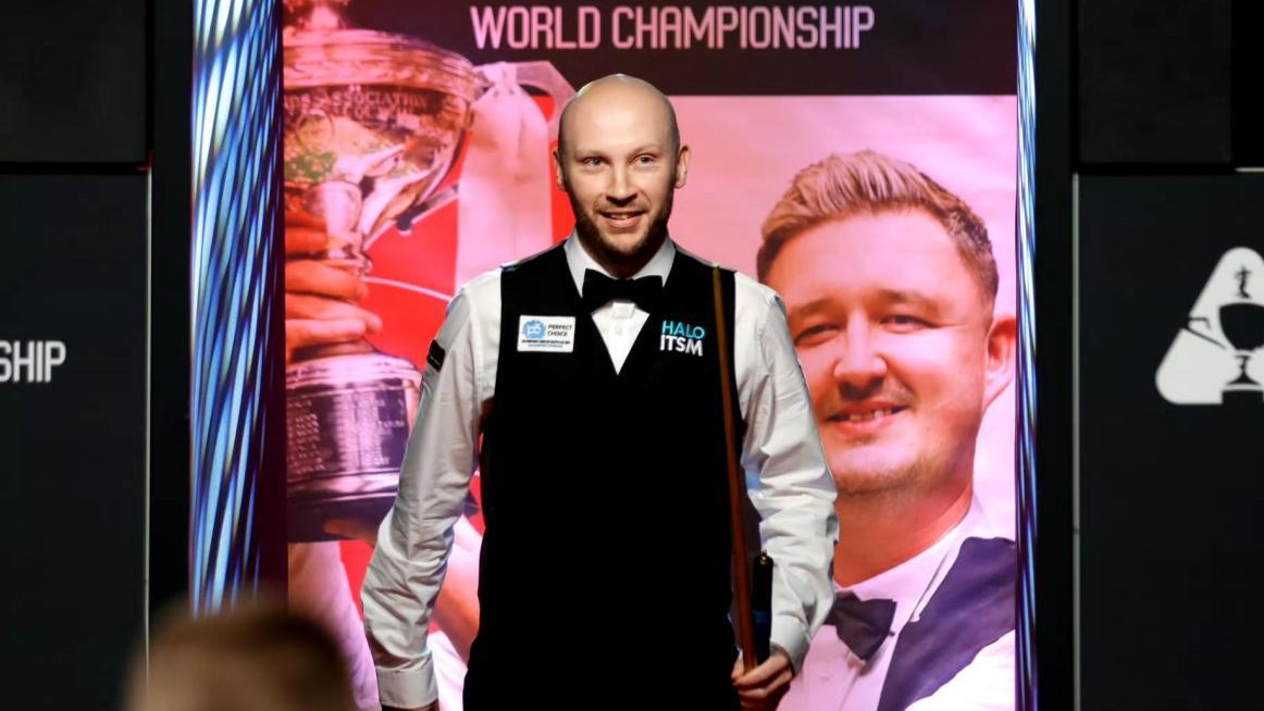 丁俊晖险胜舒尔蒂进世锦赛16强