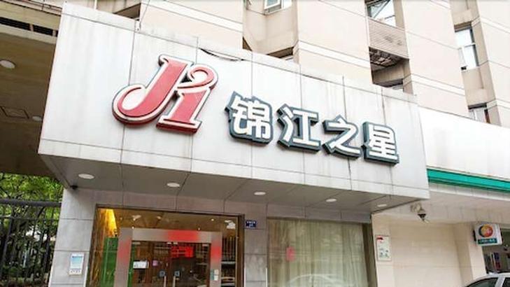 长沙40℃高温天，女子入住酒店竟遇“粪水淋浴”！谁来监管？