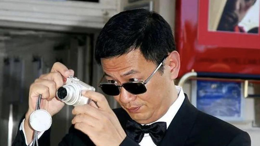 王家卫录音事件，会影响他的圈内地位吗？还有人找他拍片吗？