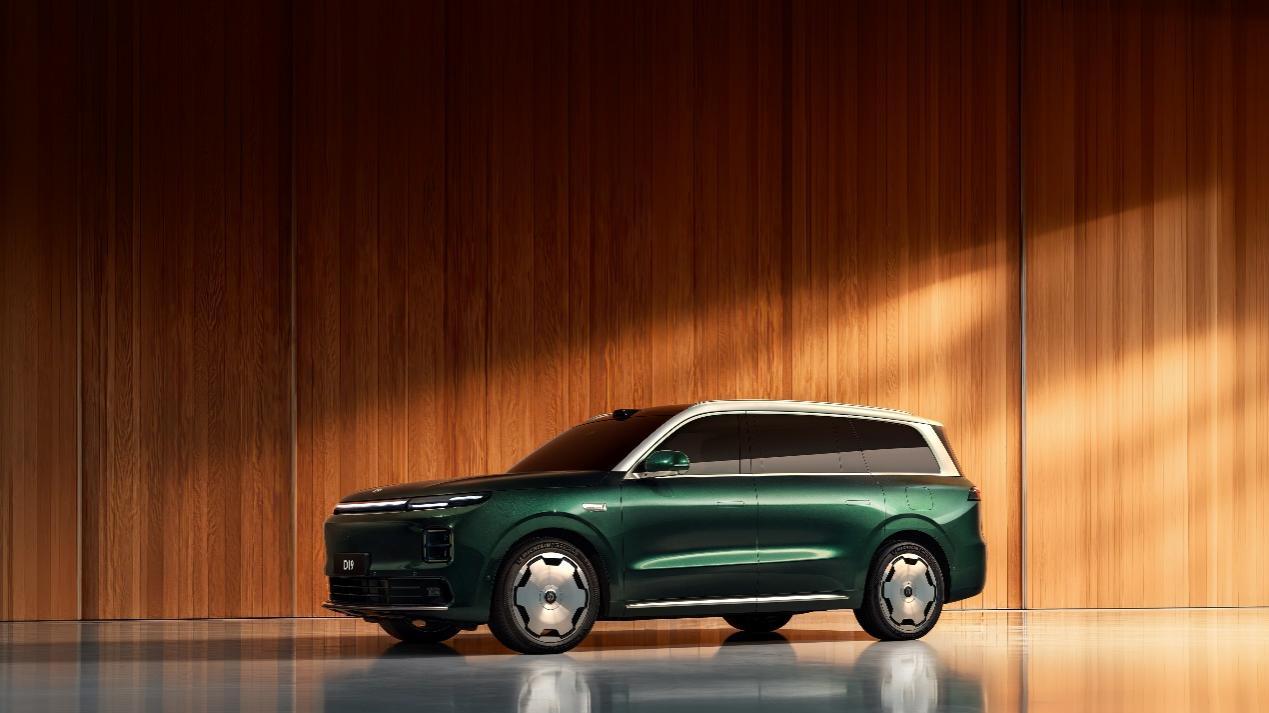 零跑十周年献礼：D19SUV与D99MPV同步亮相，瞄准“理性豪华”​